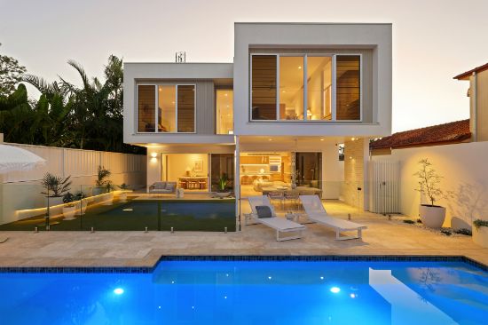 8A Harcourt Crescent, Southport, Qld 4215