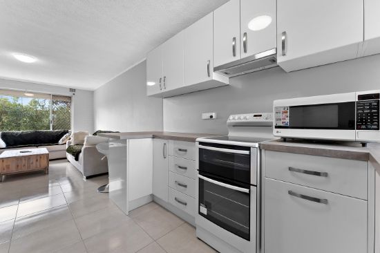 9/3 Burgundy Crescent, Spearwood, WA 6163