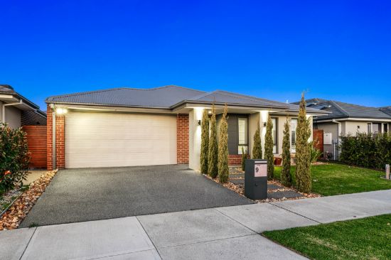 9 Dynasty Drive, Cranbourne South, Vic 3977