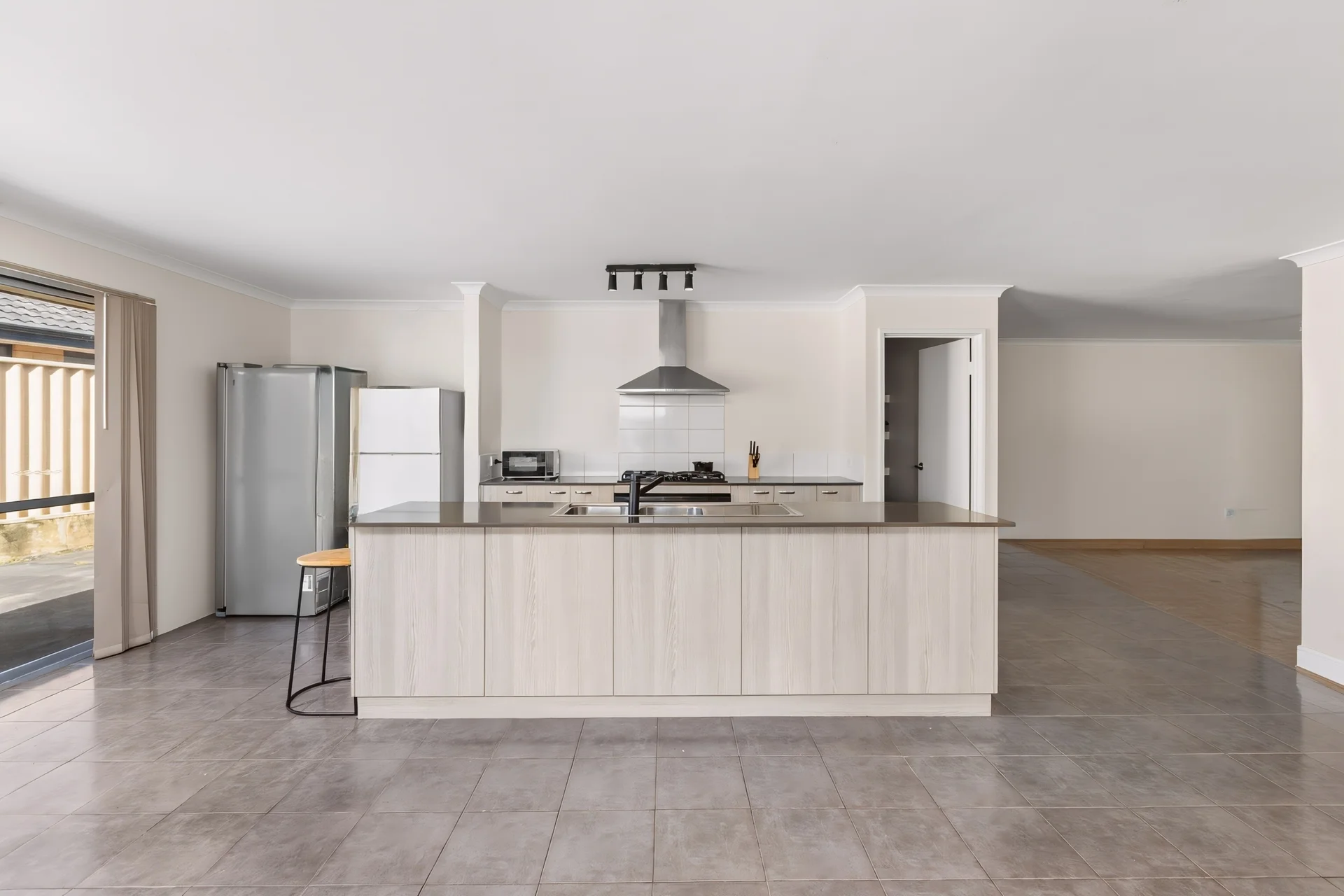 9 Eleanor Way, Millbridge, WA 6232