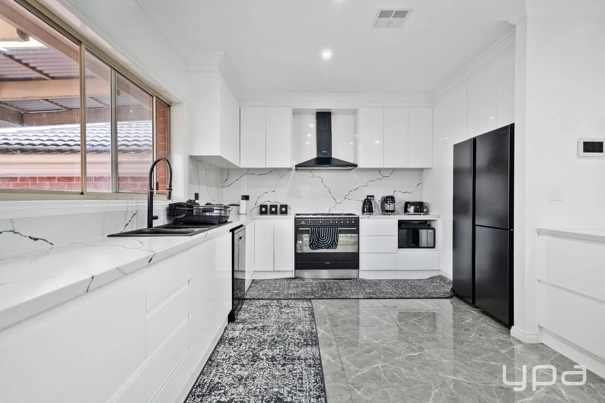 9 Pinelea Court, Roxburgh Park, Vic 3064