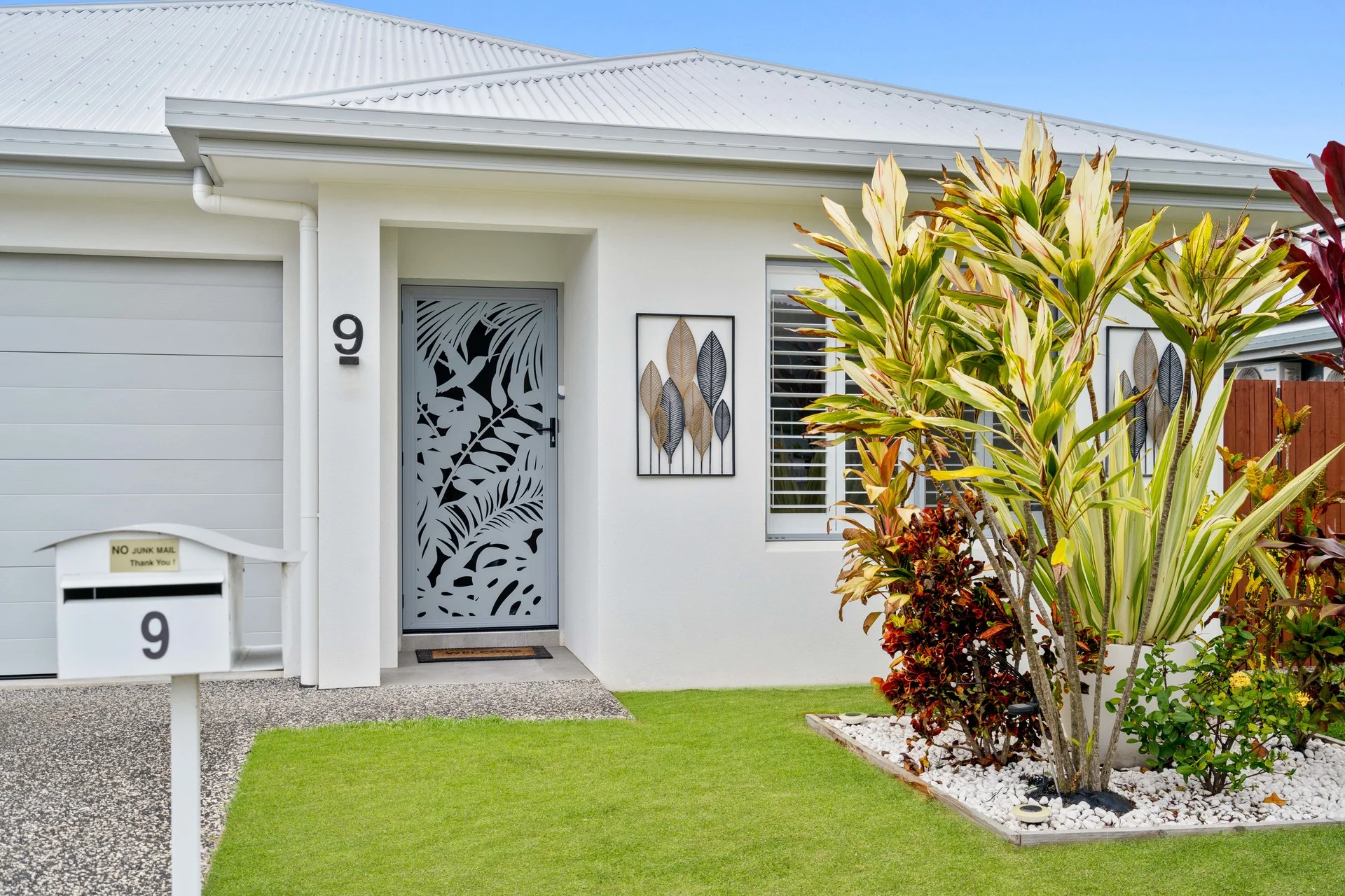 9 Rockingham Parade, Smithfield, Qld 4878