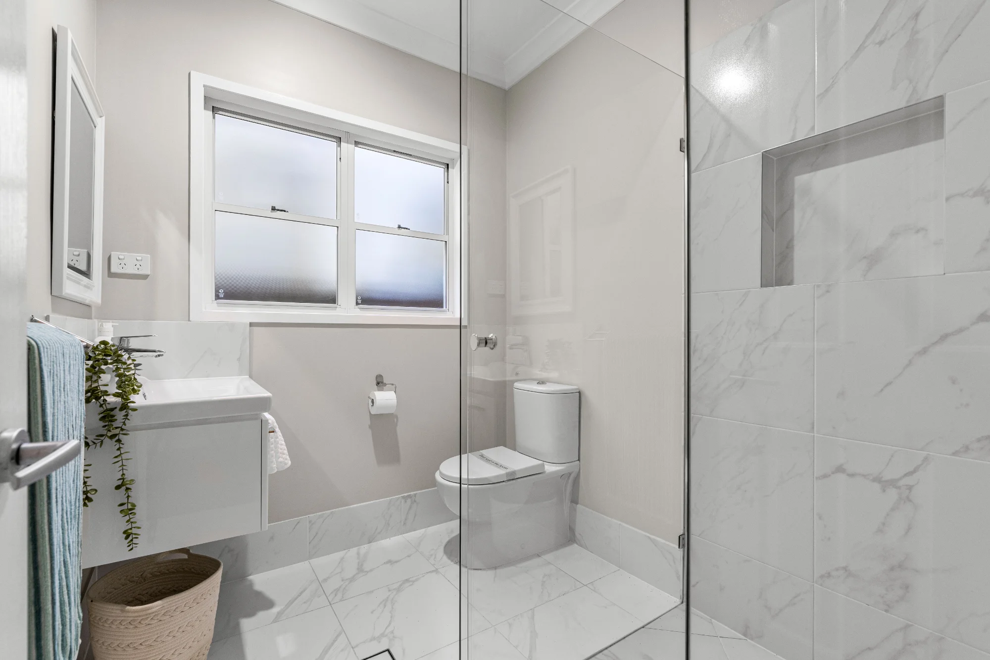 90 Gordon Parade, Manly, Qld 4179