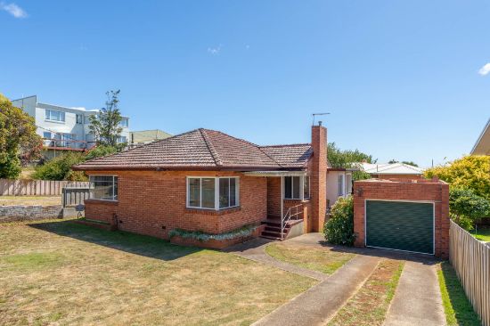 90 North Street, Devonport, Tas 7310
