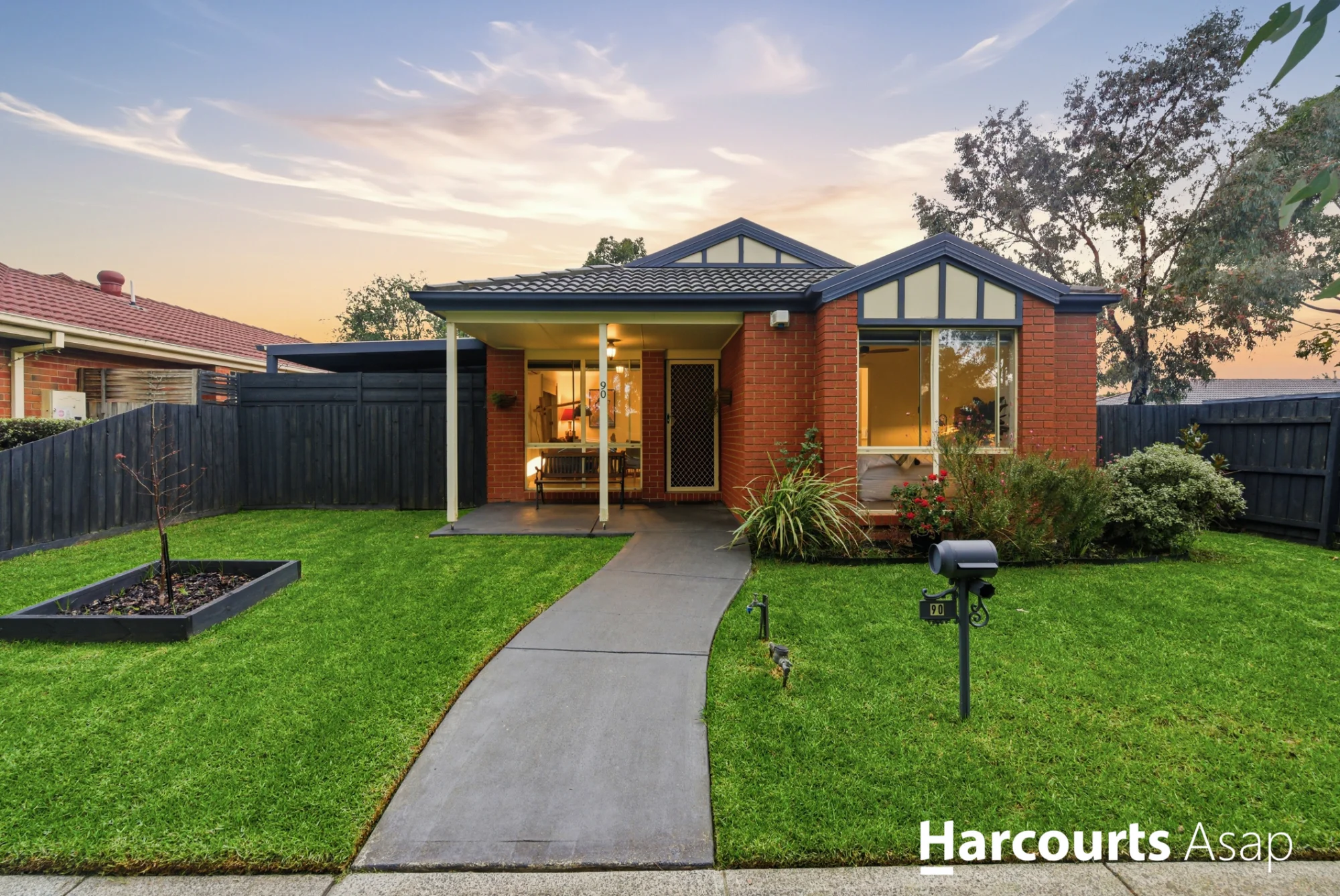 90 Oaktree Drive, Hampton Park, Vic 3976