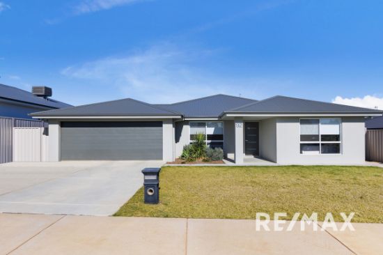 92 Valencia Drive, Gobbagombalin, NSW 2650