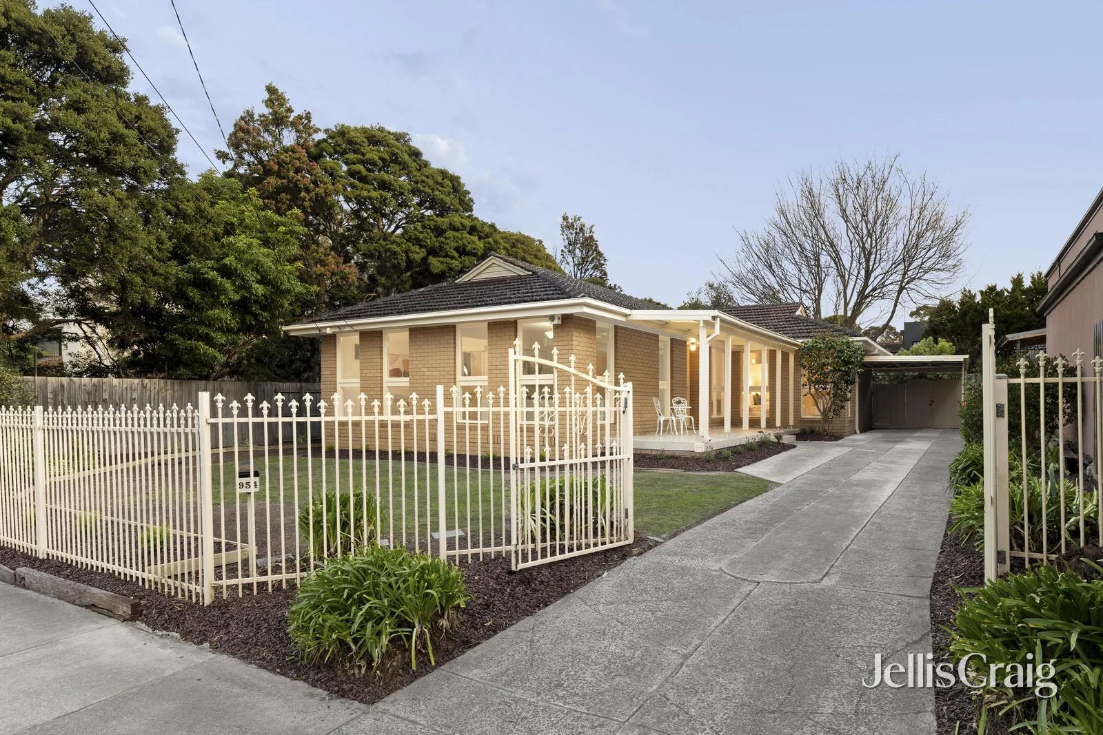 954 High Street Road, Glen Waverley, Vic 3150