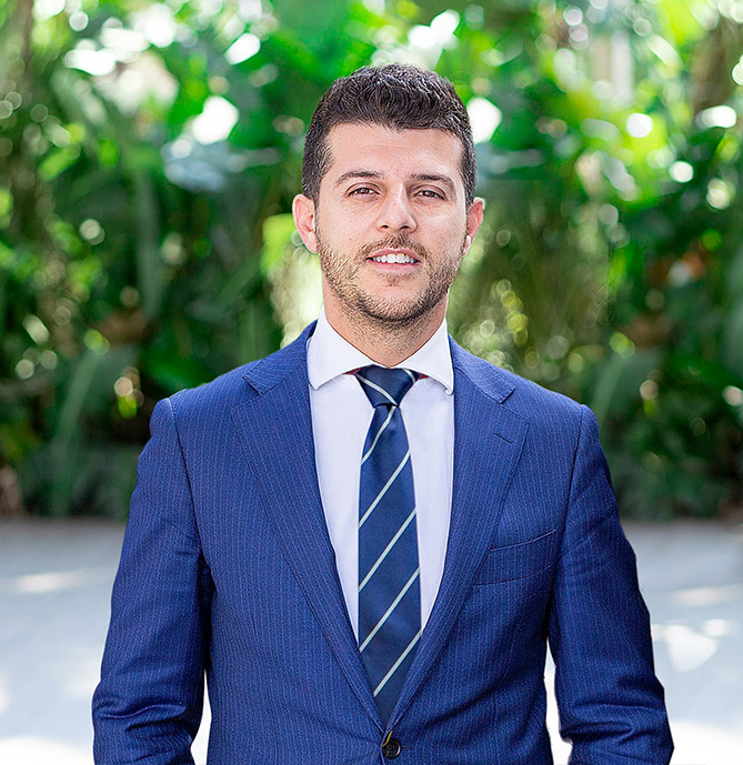 Kosma Comino - Real Estate Agent