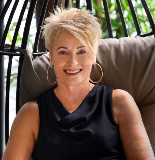 Joanne Mavrik - Real Estate Agent at Raine & Horne - Brisbane West