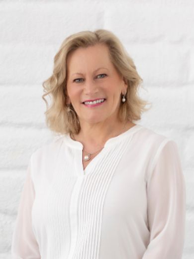 Julie York  - Real Estate Agent at Raine & Horne - Helensburgh