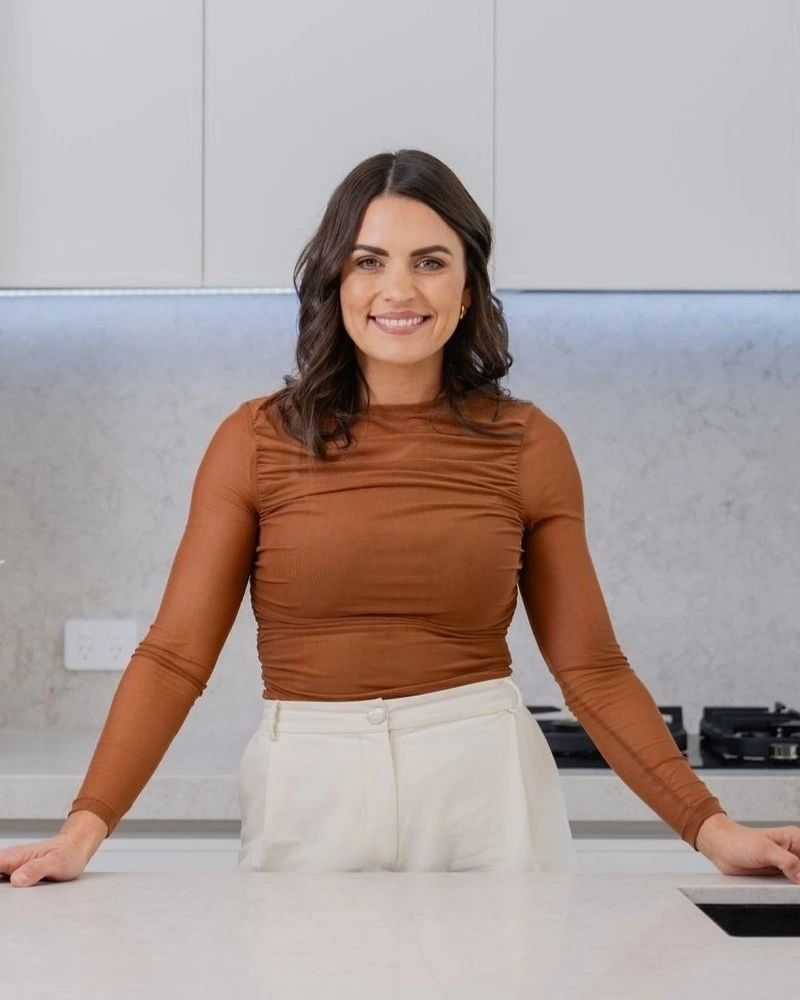 Monique Petersen - Real Estate Agent