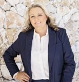 Kelly Stevenson - Real Estate Agent From - Harcourts Property Centre Noosa