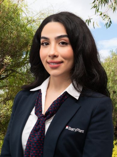 Kimia Hamzehkhanpour - Real Estate Agent at Barry Plant - Werribee