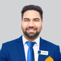 Komal Chahal Real Estate Agent