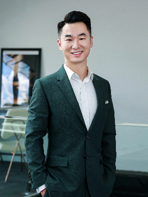 Leo Bo Liu Real Estate Agent
