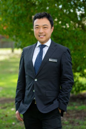 Leon Li - Real Estate Agent at Levic Group - DOCKLANDS