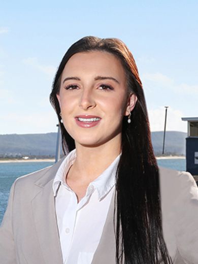 Lily Oakes - Real Estate Agent at McGrath  - Nowra
