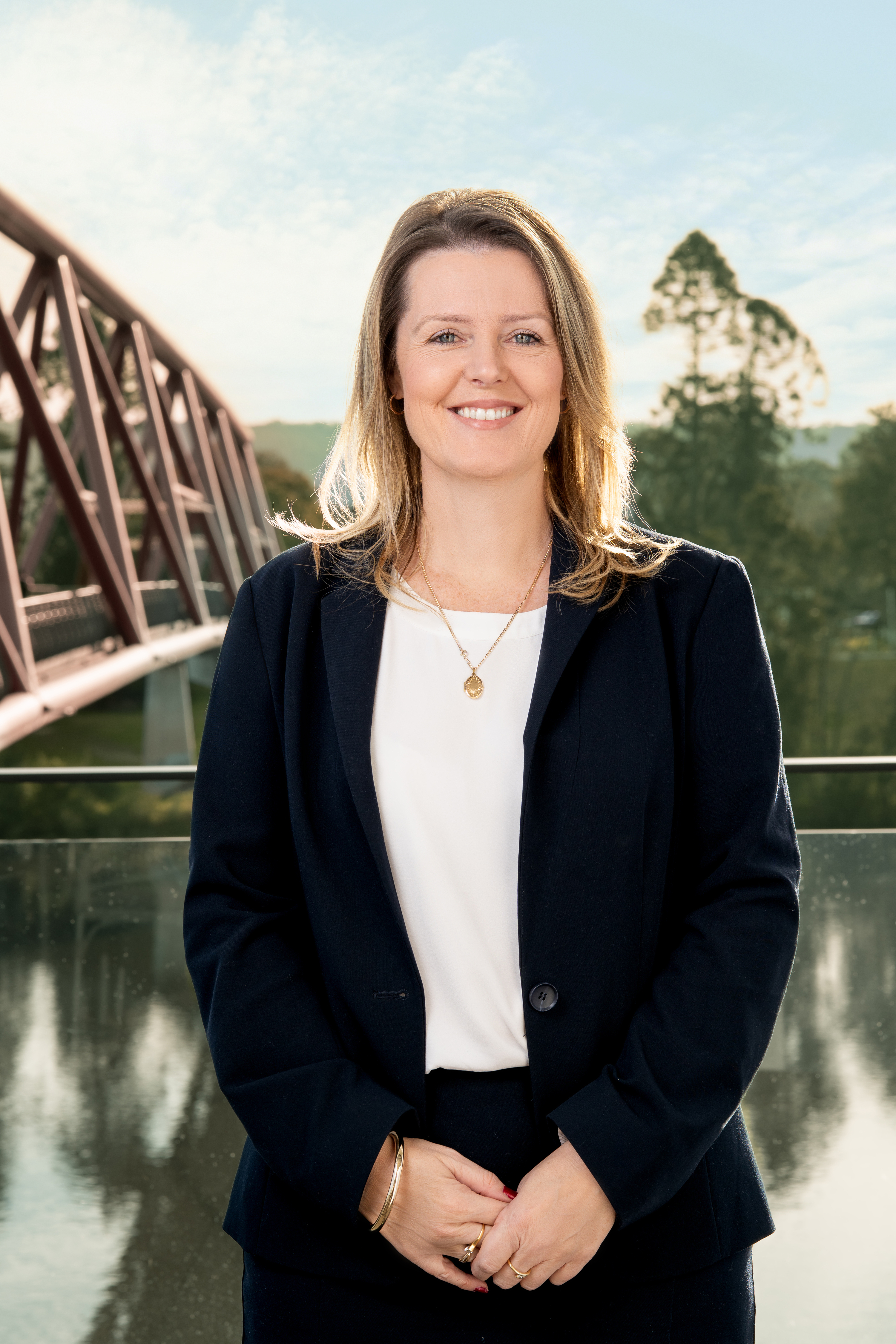 Linda Lowe - Real Estate Agent