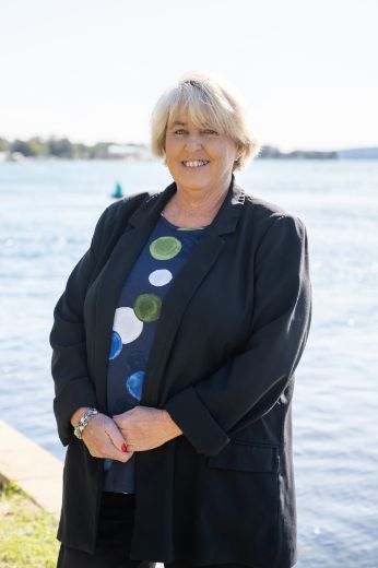 Lyn Perry - Real Estate Agent at 3 Realty - Lake Macquarie