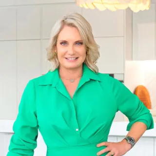 Nina Hurd - Real Estate Agent