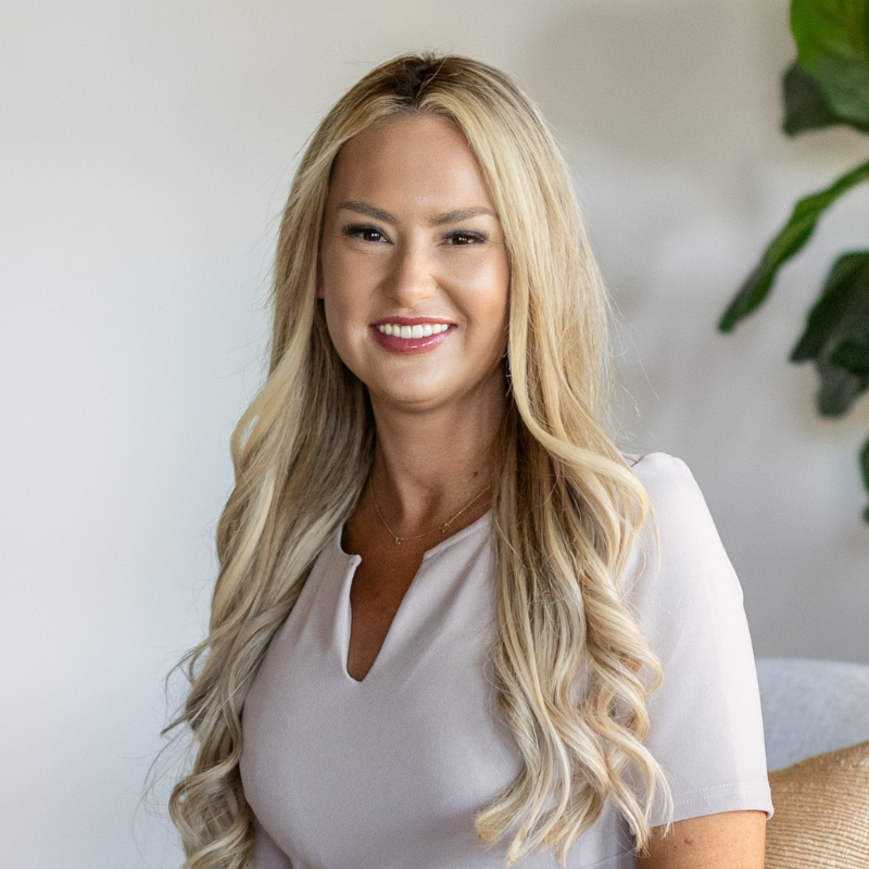 Isla Czarnota - Real Estate Agent
