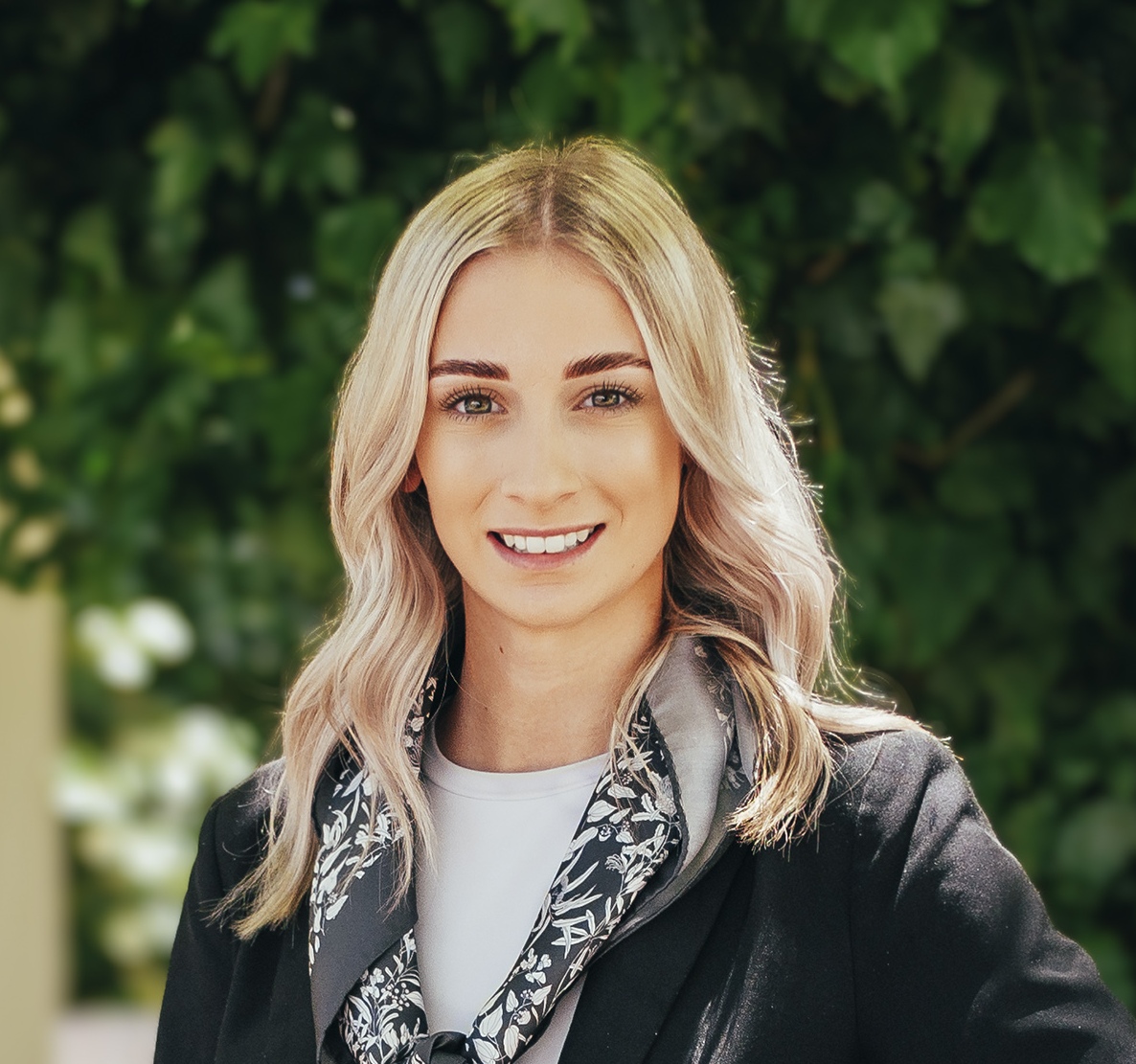 Mia Johnson - Real Estate Agent