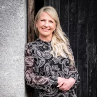 Michelle Gee - Real Estate Agent