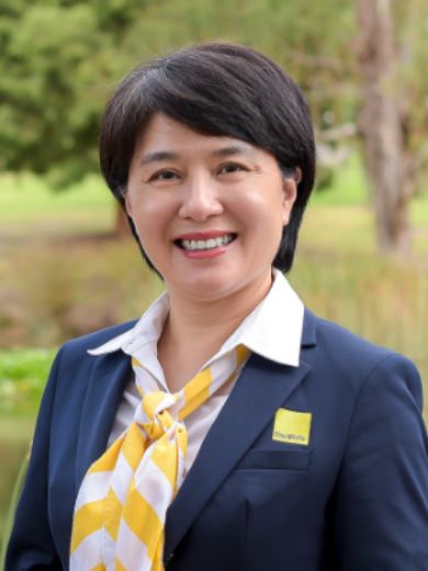 Michelle Huang - Real Estate Agent at Ray White - Mount Waverley