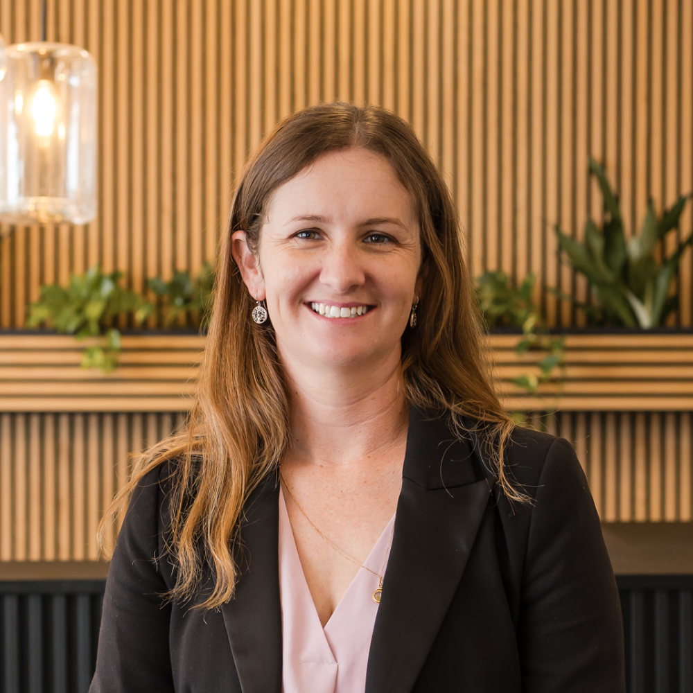 Monique Mohr - Real Estate Agent