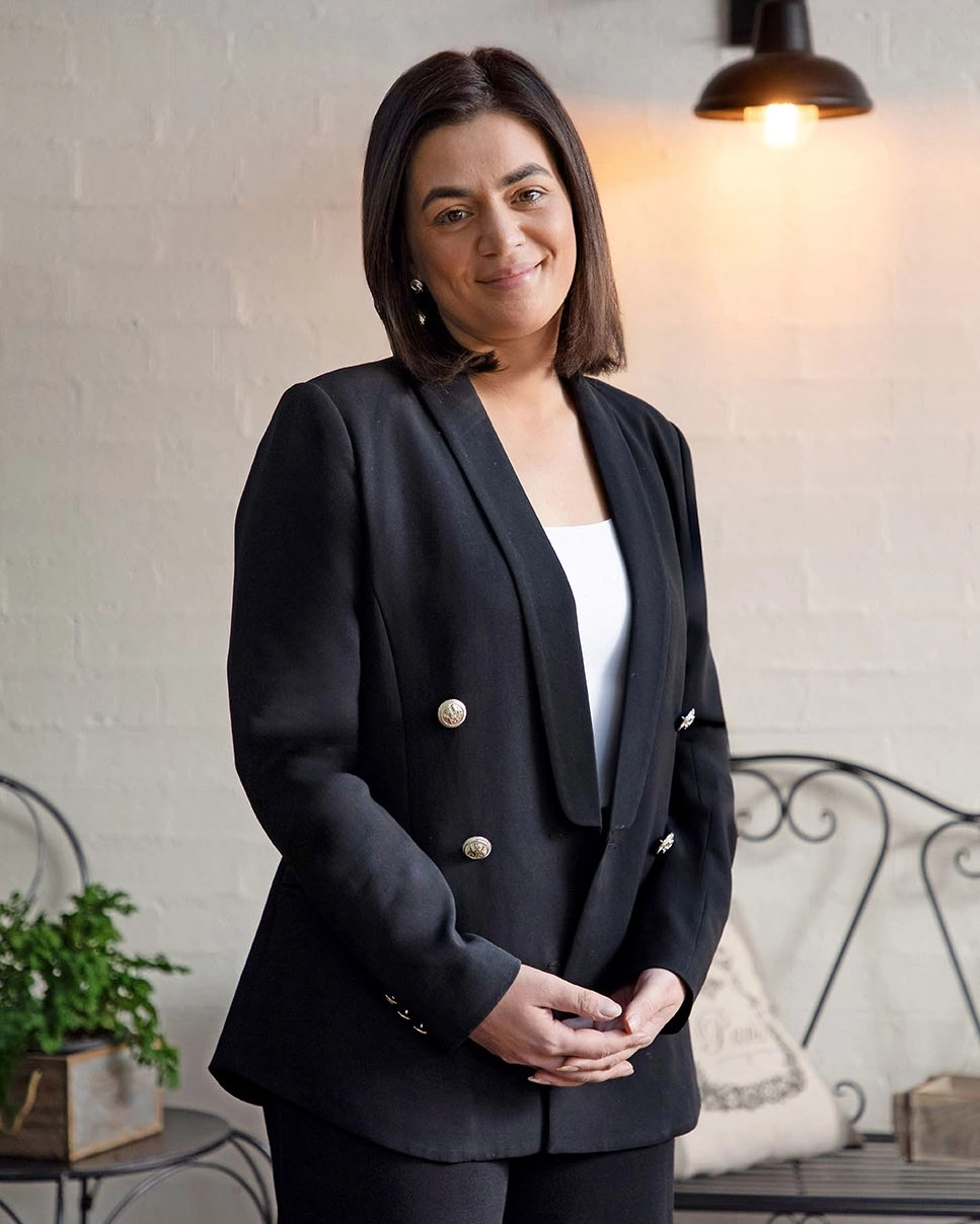 Nicole Manners - Real Estate Agent