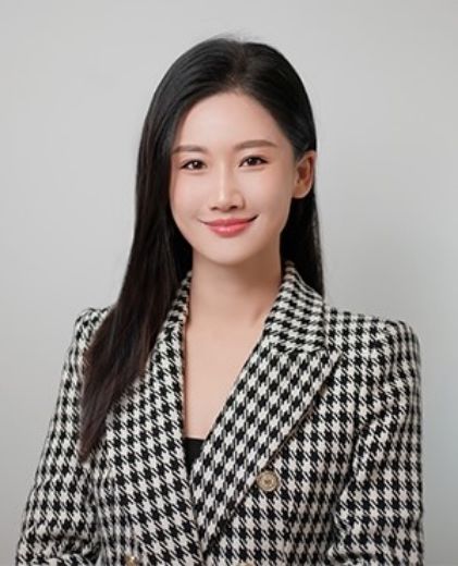 Olina Yin  - Real Estate Agent at Circle Property