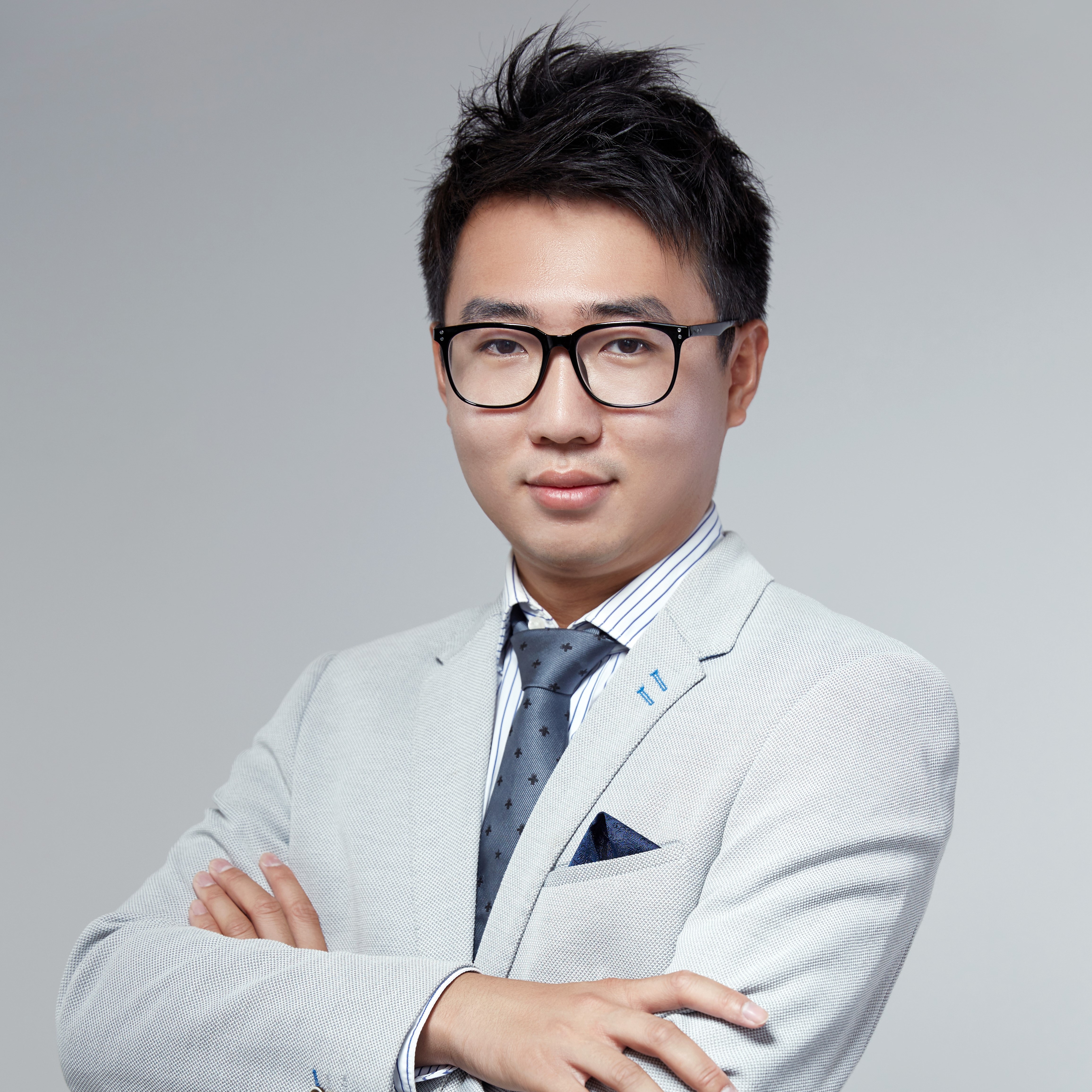 Oliver Weitong Liu Real Estate Agent