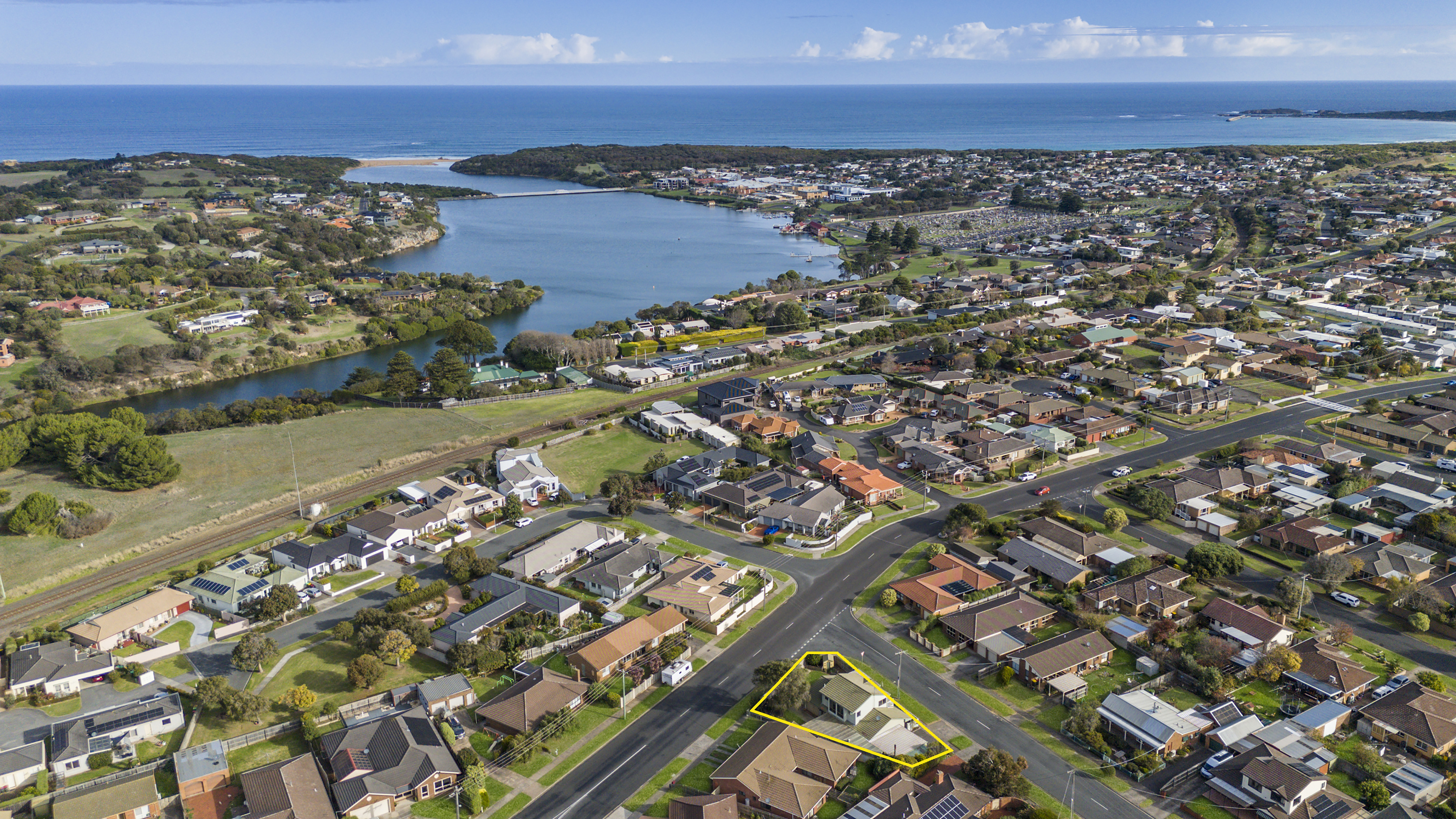 2 Glenview Drive, Warrnambool, Vic 3280 2 Glenview Drive, Warrnambool, Vic 3280