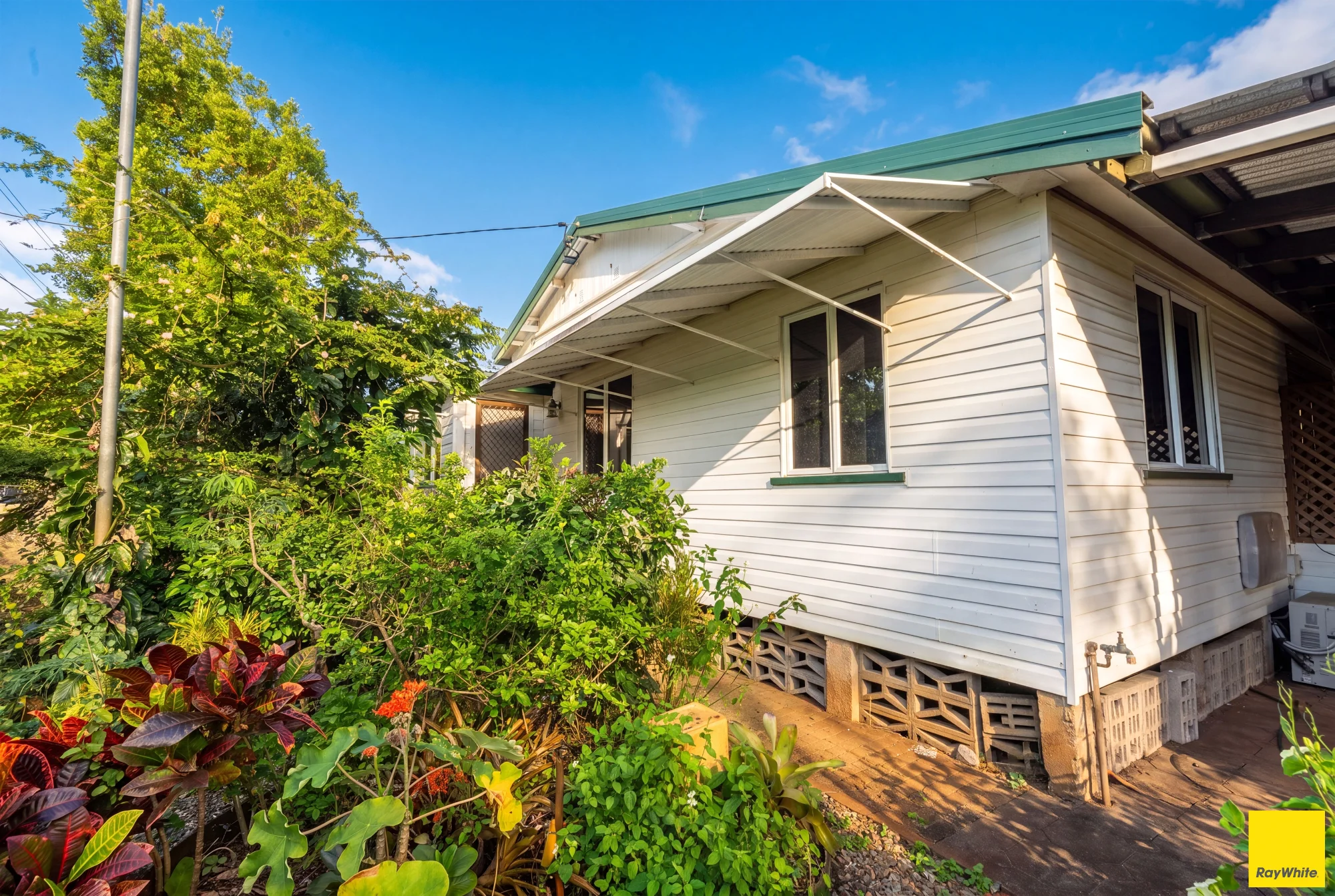 37 Machan Street, Machans Beach, Qld 4878