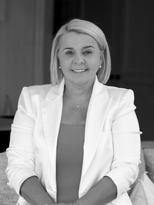 Paula Pearce - Real Estate Agent