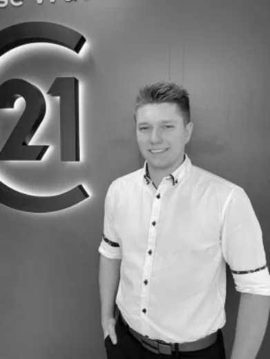 Lachlan Holden - Real Estate Agent at Century 21 - Paradise Waters