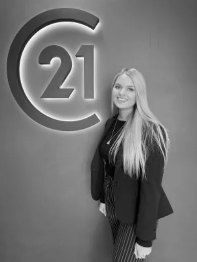 Scarlett McInnes - Real Estate Agent at Century 21 - Paradise Waters