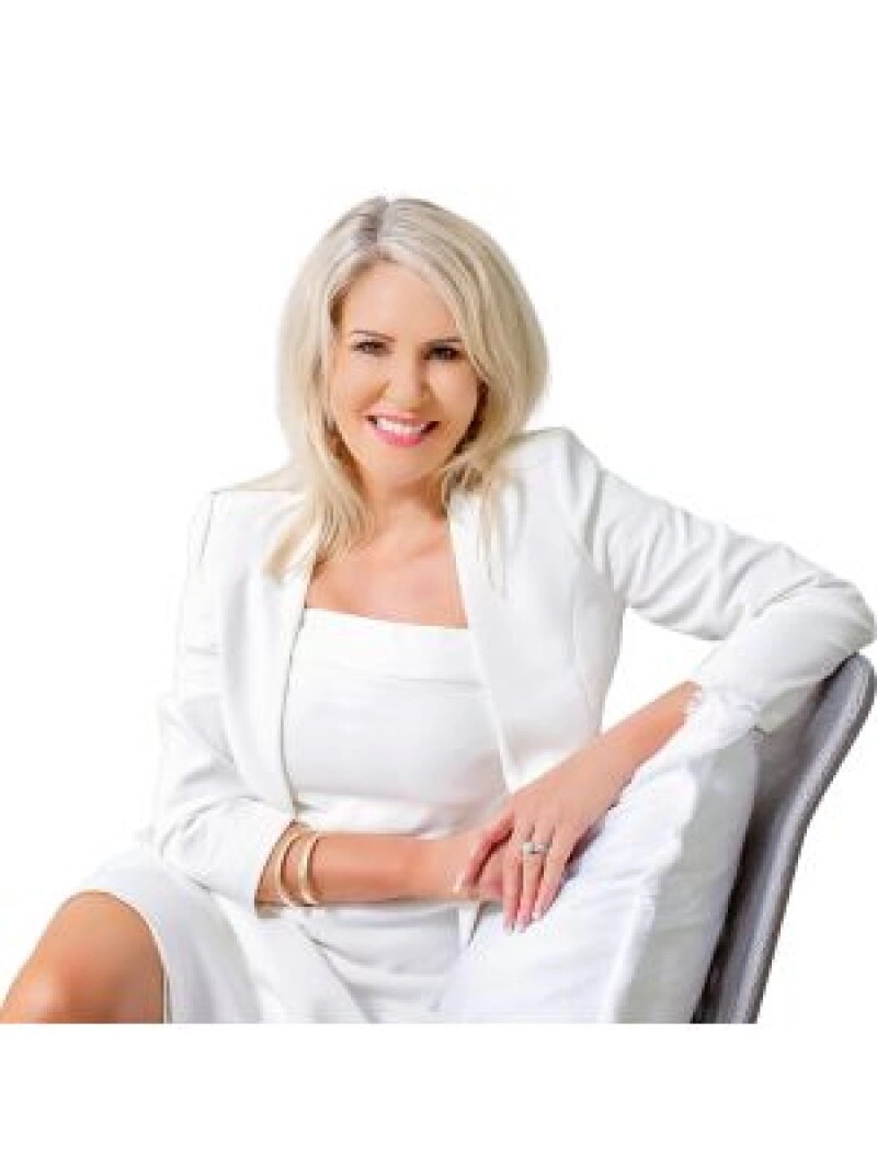 Leana Reynolds - Real Estate Agent