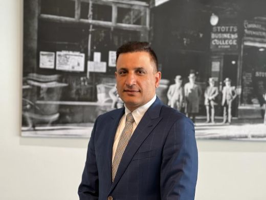 Puneet Wadhawan - Real Estate Agent at Raine and Horne Land Victoria - PORT MELBOURNE