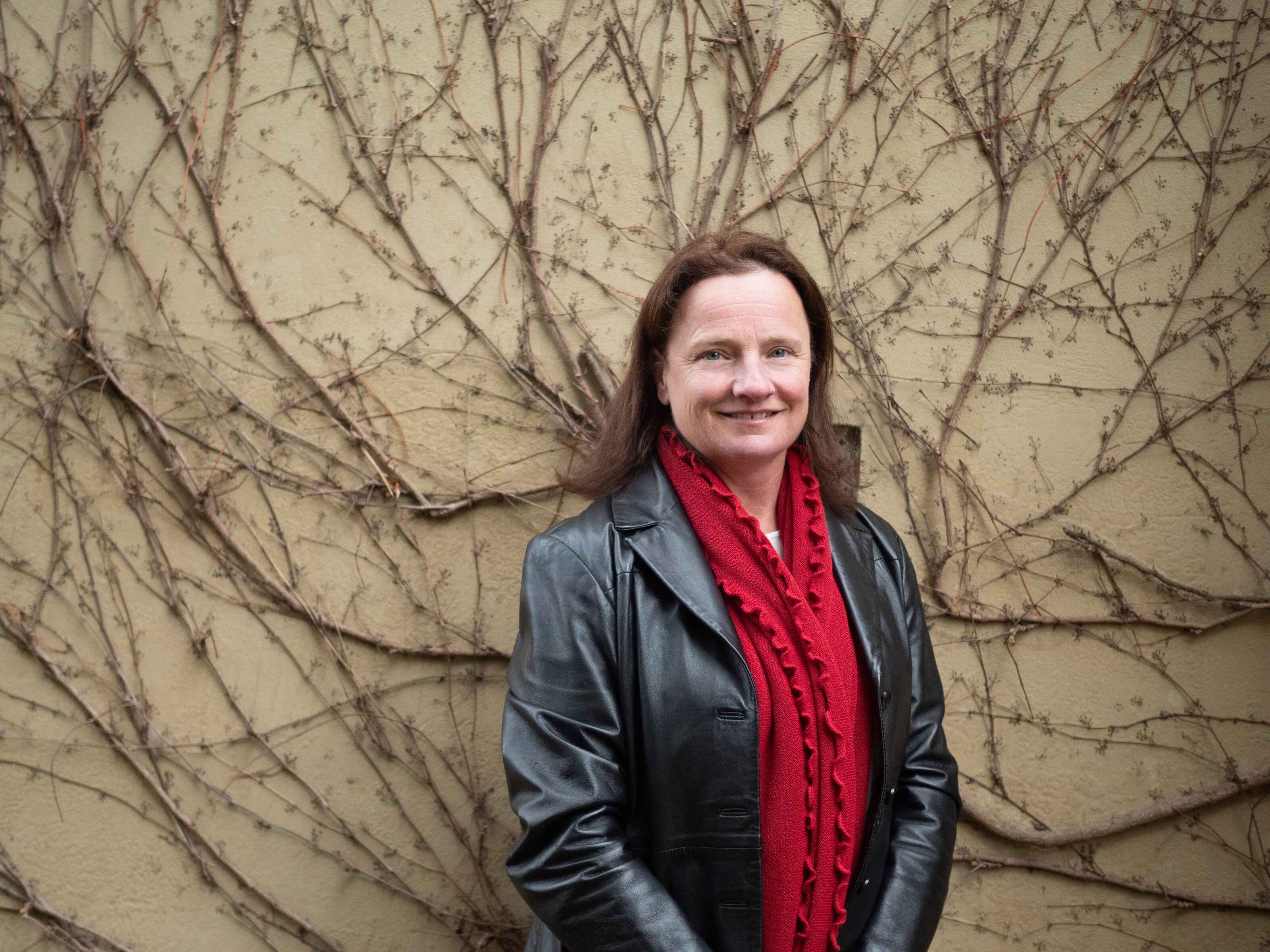 Fiona  Whitehead - Real Estate Agent