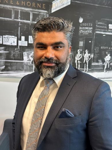 Raman Chahal - Real Estate Agent at Raine and Horne Land Victoria - PORT MELBOURNE