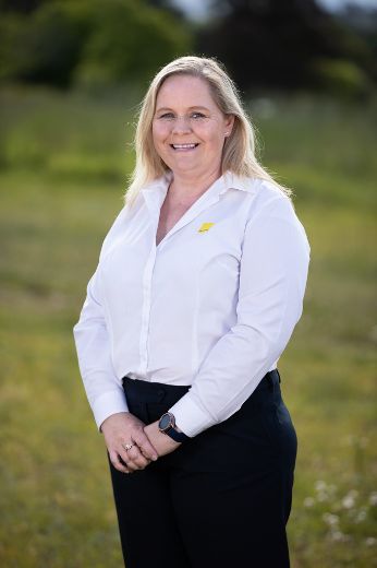 Rebecca Poulter - Real Estate Agent at Ray White Rural - Guyra/Armidale