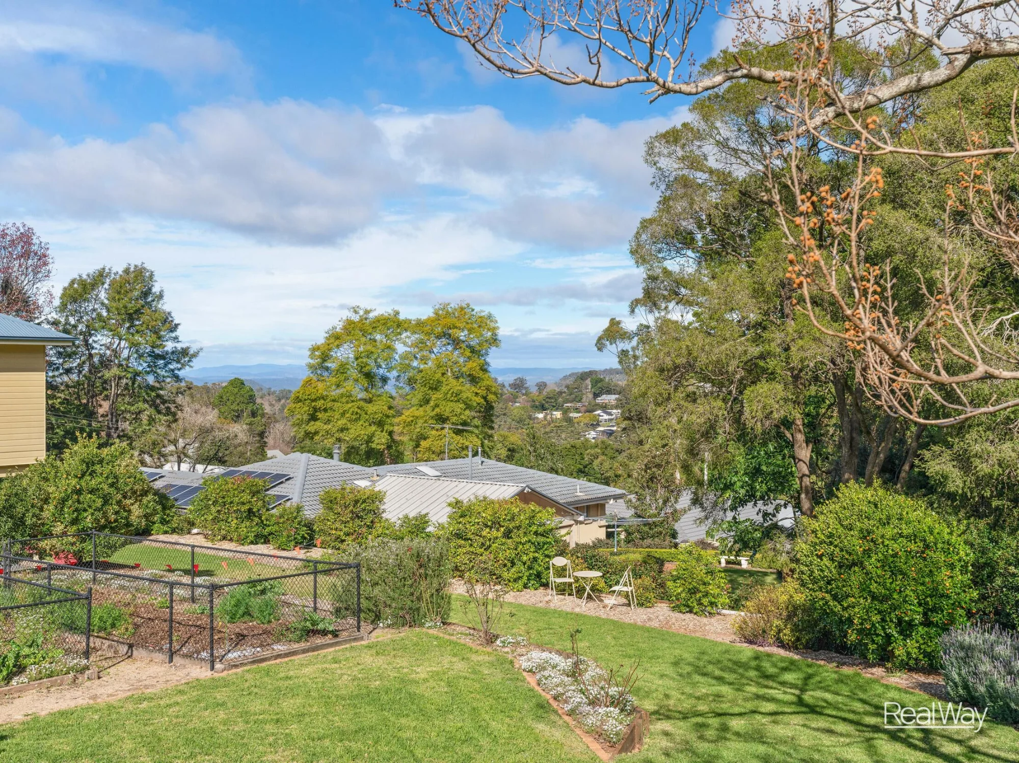 6 Warana Avenue, Mount Lofty, Qld 4350
