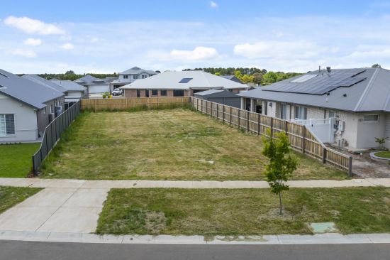 7 Oaktree Boulevard, Gisborne, Vic 3437
