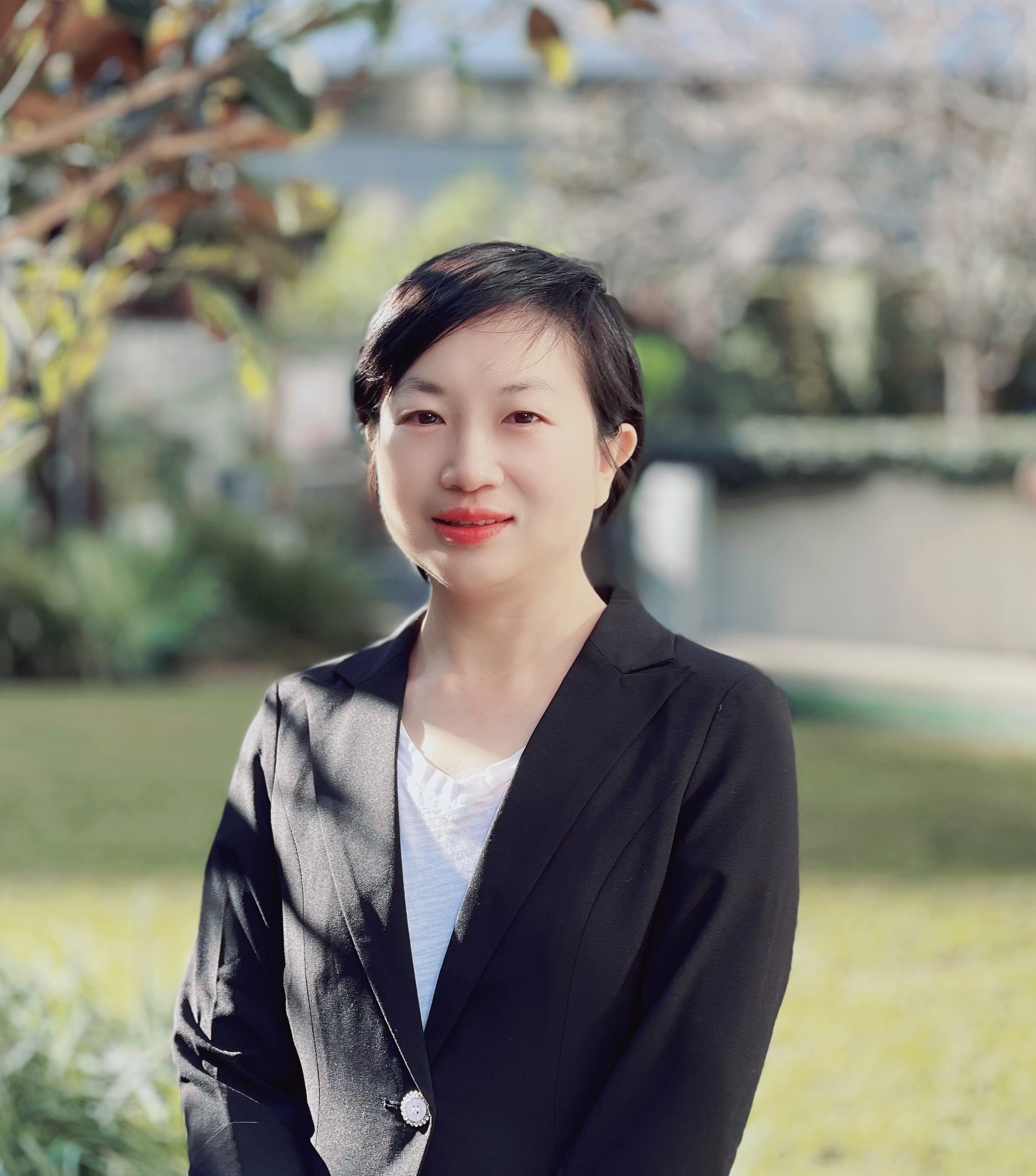 Rina Lu Real Estate Agent