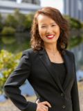Selina Feng - Real Estate Agent From - Ray White Burleigh Group