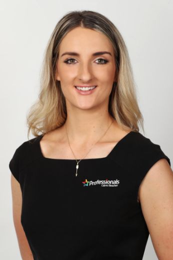Stephanie Ruth - Real Estate Agent at Professionals Cairns Beaches - Smithfield