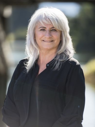 Suzanne  Atkinson - Real Estate Agent at Cardow & Partners Property - BELLINGEN