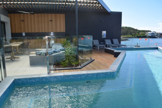 14 Mayfair La, Hope Island, Qld 4212
