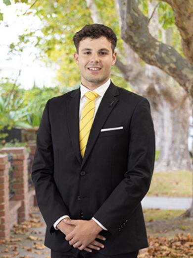 Theo Makrogiannidis - Real Estate Agent at Ray White - Carnegie